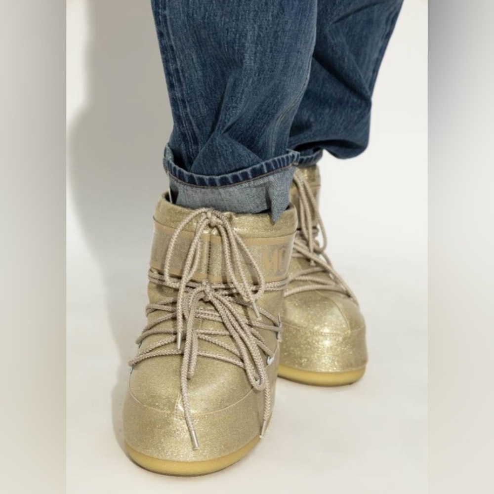 Moon Boot Low Icon Glitter Snow Boot Gold Moon Boots
Glitter Gold Boots Short - Picture 6 of 12